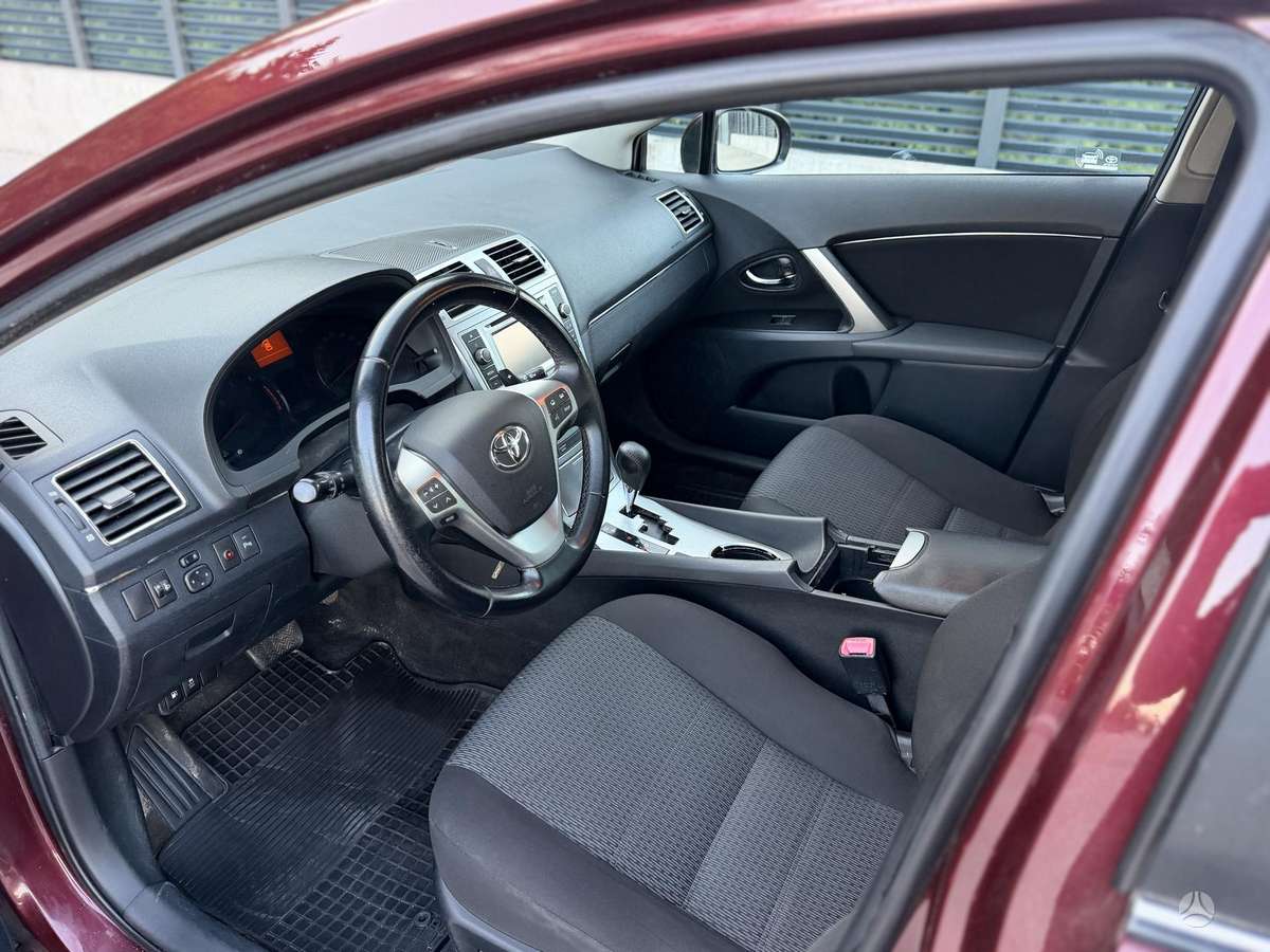 Toyota Avensis 2013 — photo 8