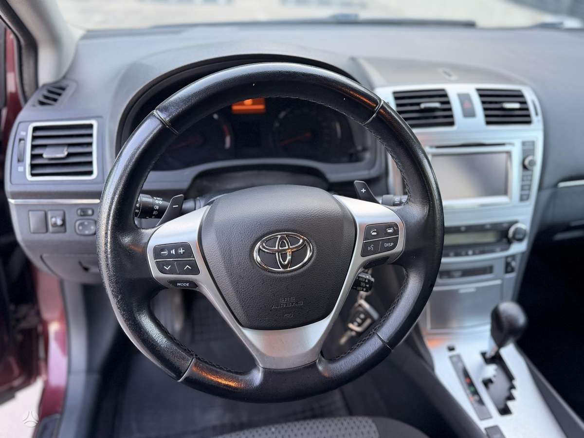 Toyota Avensis 2013 — photo 9