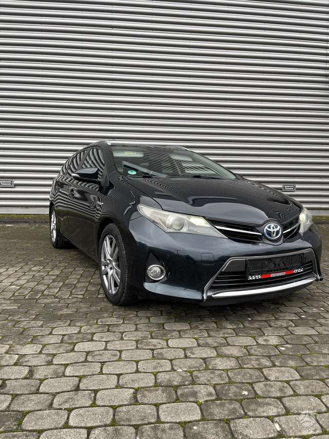 Toyota Auris 2013 — interior