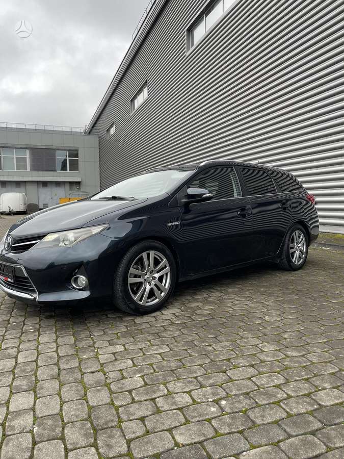 Toyota Auris 2013 — engine 1800 cm³, 99 HP (73kW)