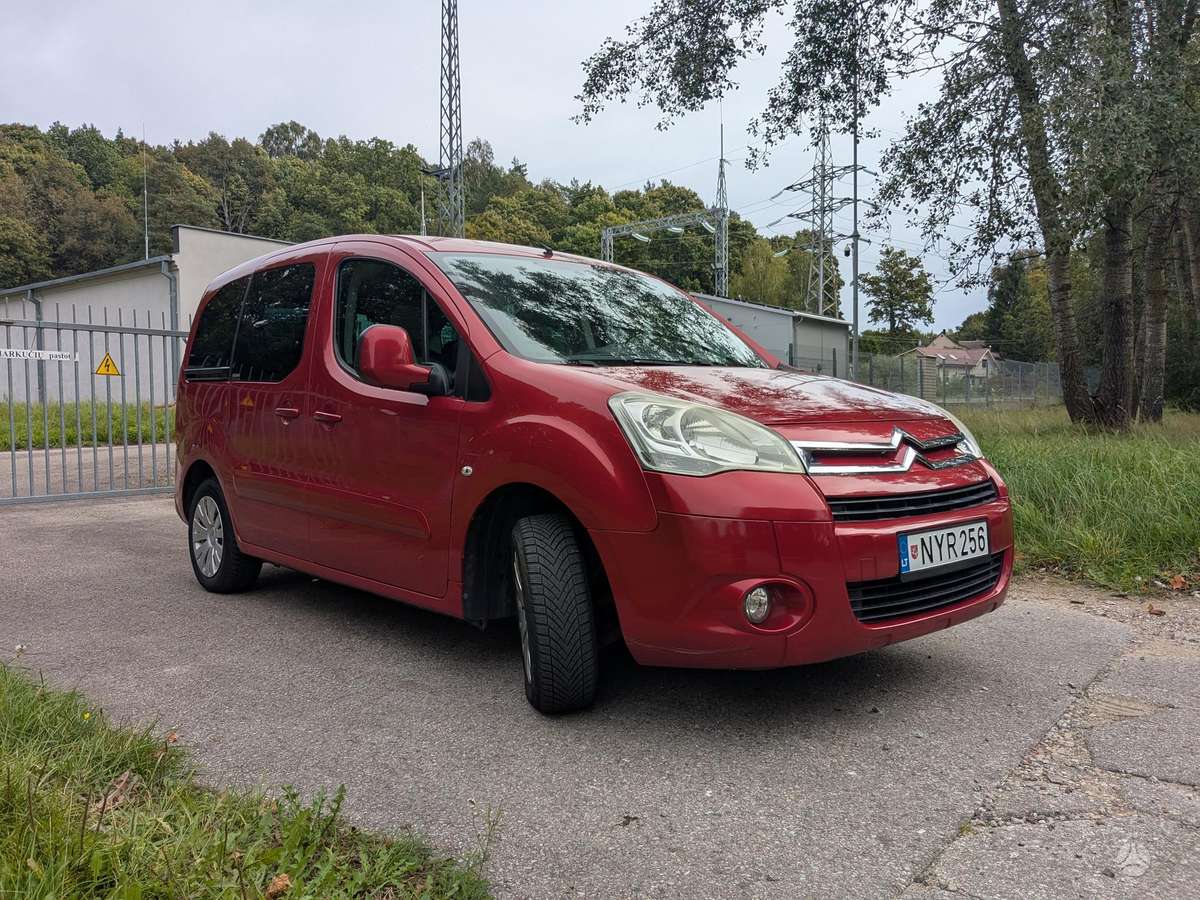 Citroen Berlingo 2011 — rear view