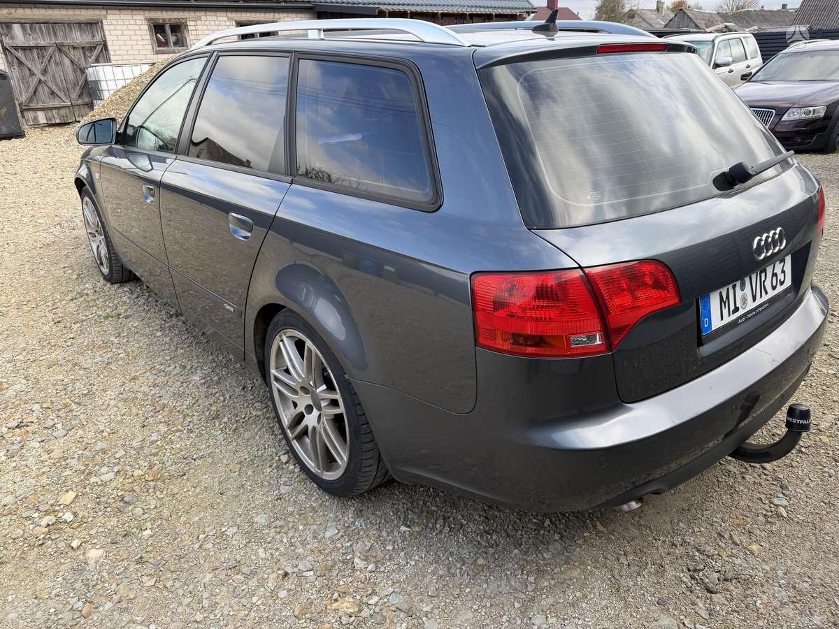 Audi A4 2006 — салон