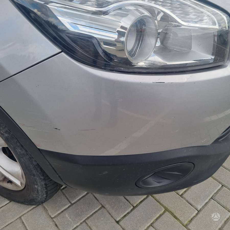 Nissan Qashqai 2011 — салон