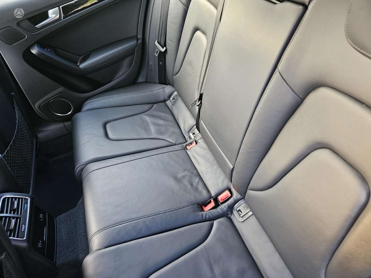 Audi A4 2009 — photo 25