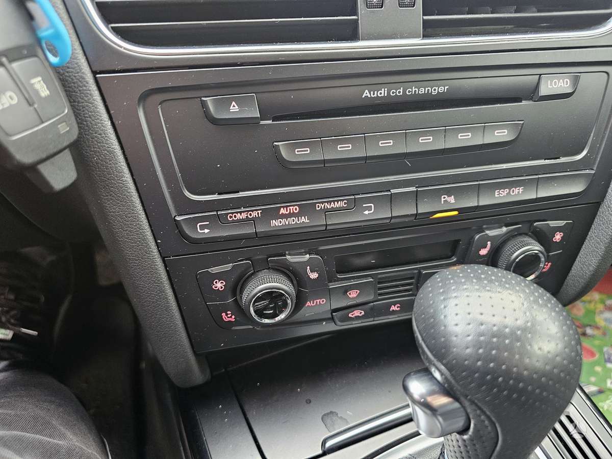 Audi A4 2009 — photo 7