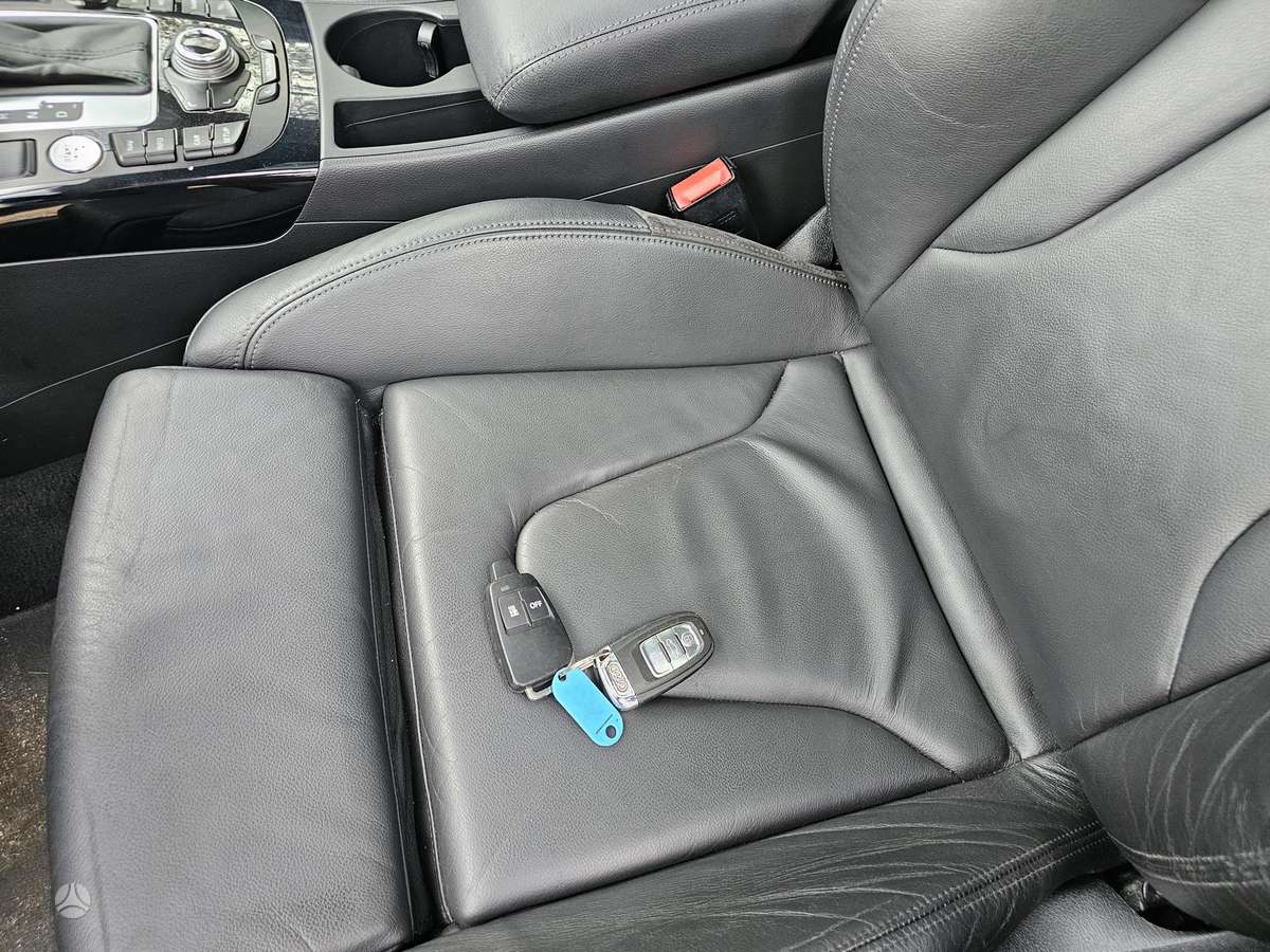 Audi A4 2009 — photo 9