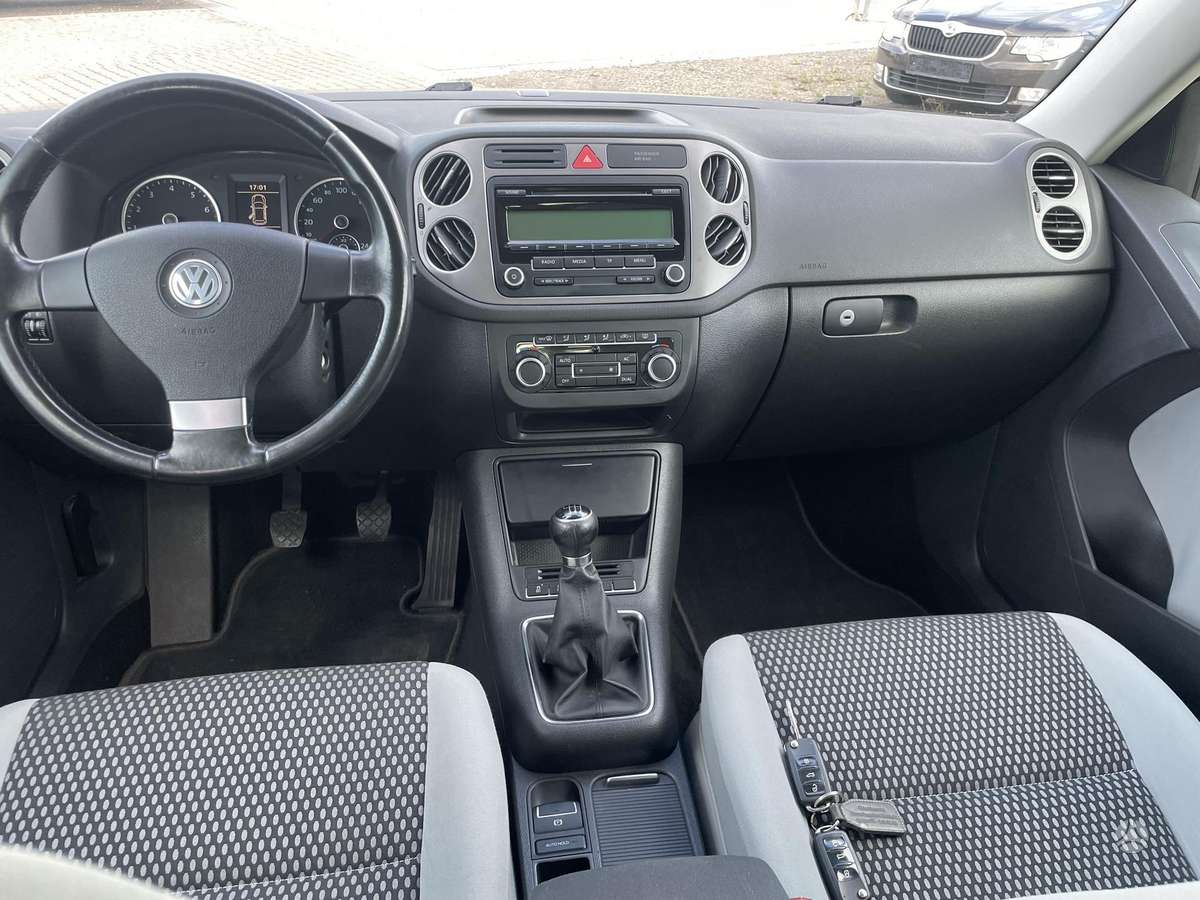 Volkswagen Tiguan 2011 — photo 10