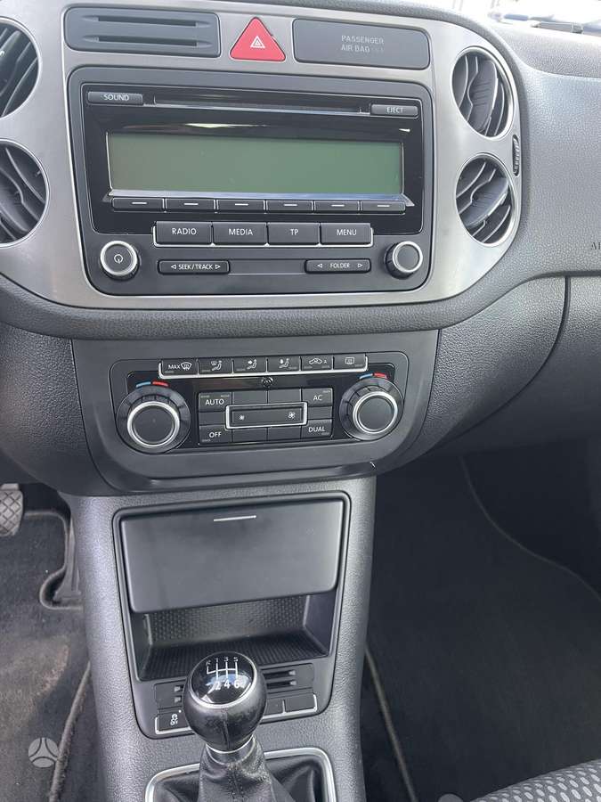 Volkswagen Tiguan 2011 — photo 12