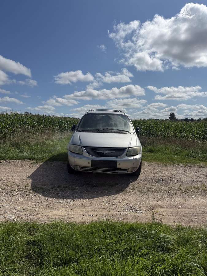 Chrysler Voyager 2005 — rear view