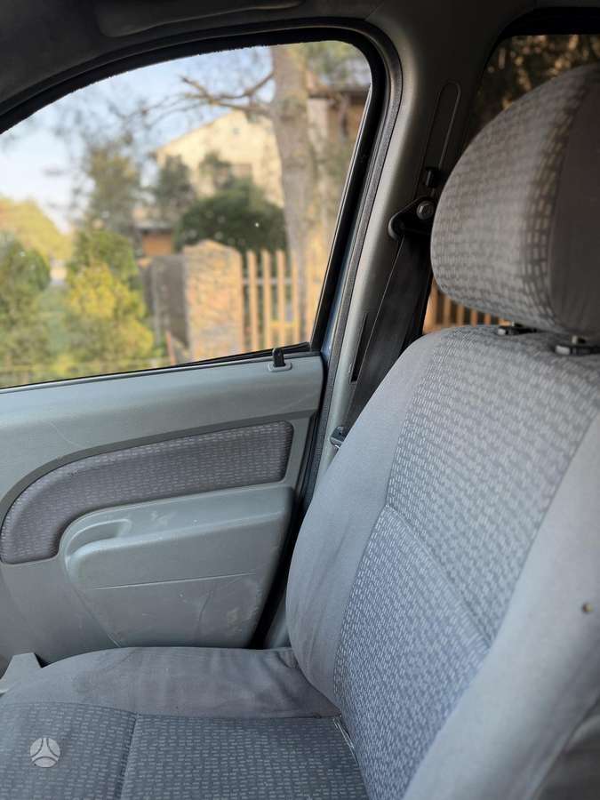Dacia Logan 2007 — photo 17