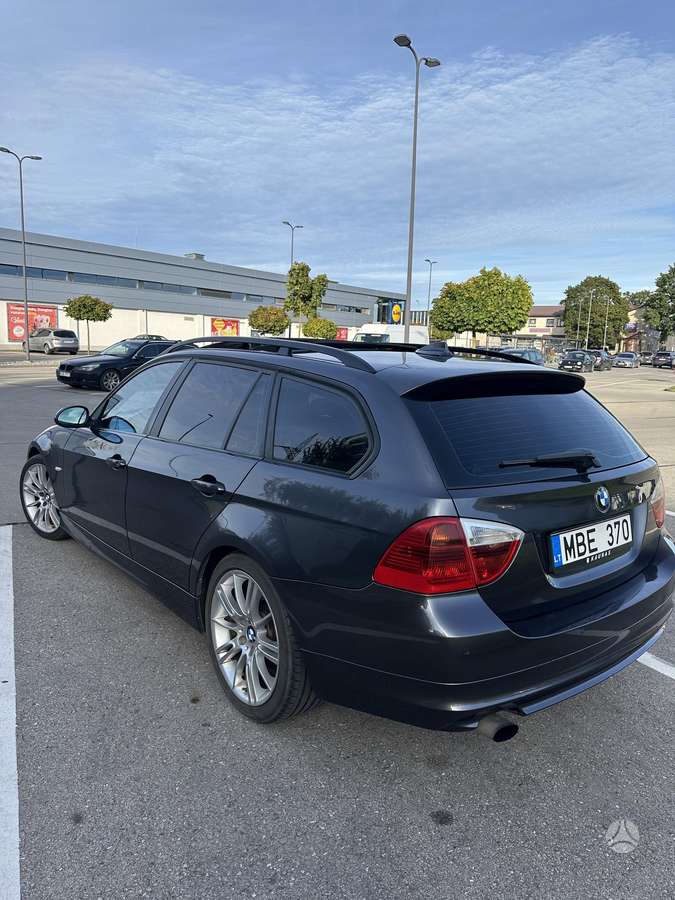 BMW 320 2006 — салон