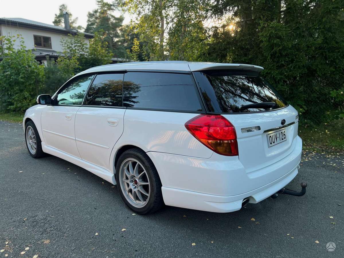 Subaru Legacy 2004 — вигляд ззаду