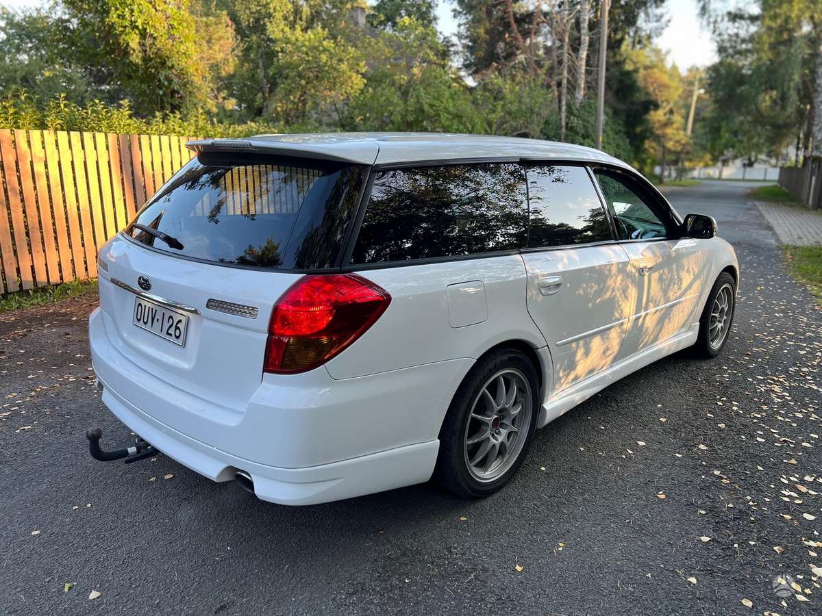 Subaru Legacy 2004 — салон