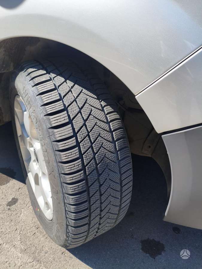 Opel Vivaro 2010 — photo 11