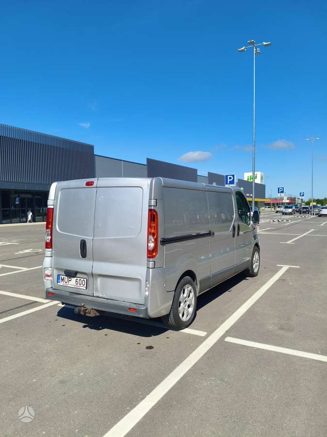 Opel Vivaro 2010 — engine 2464 cm³, 145 HP (107kW)