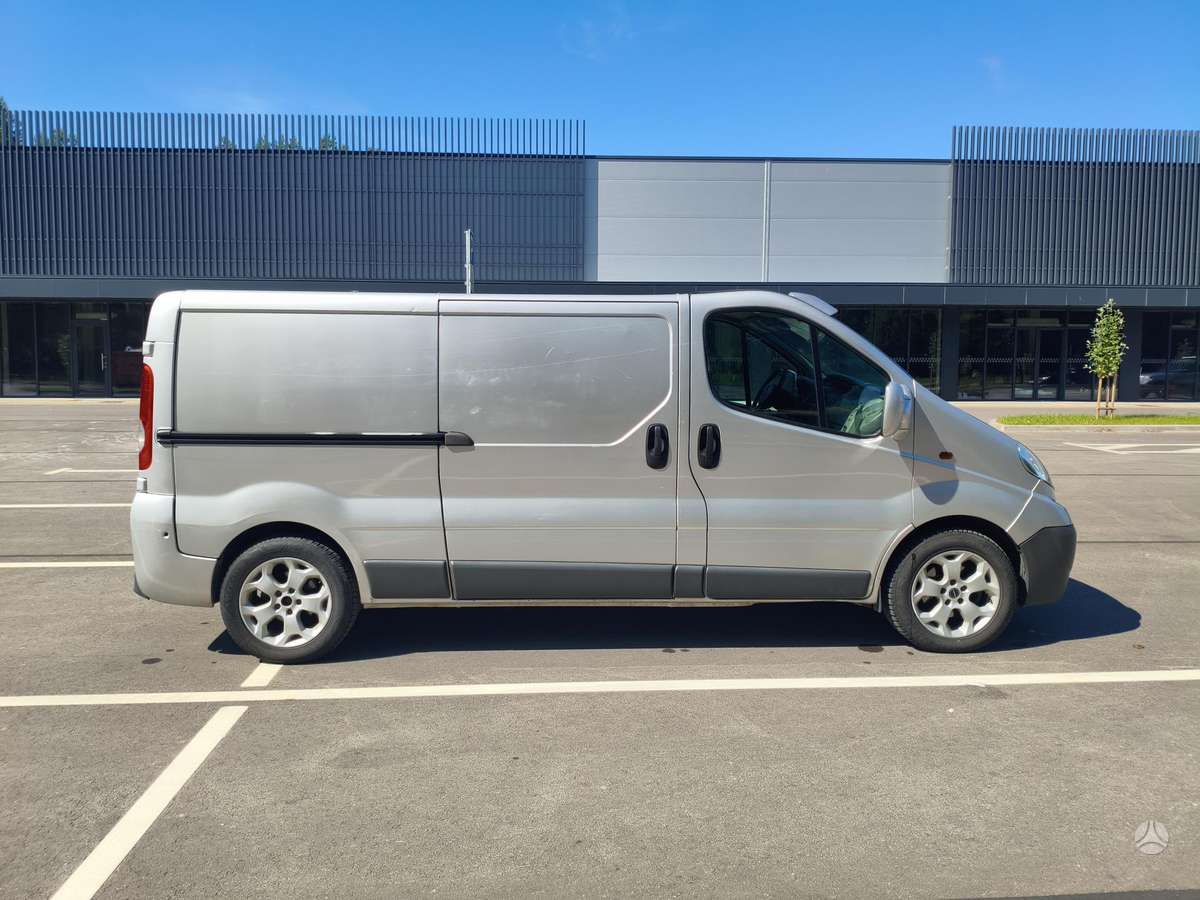 Opel Vivaro 2010 — photo 7