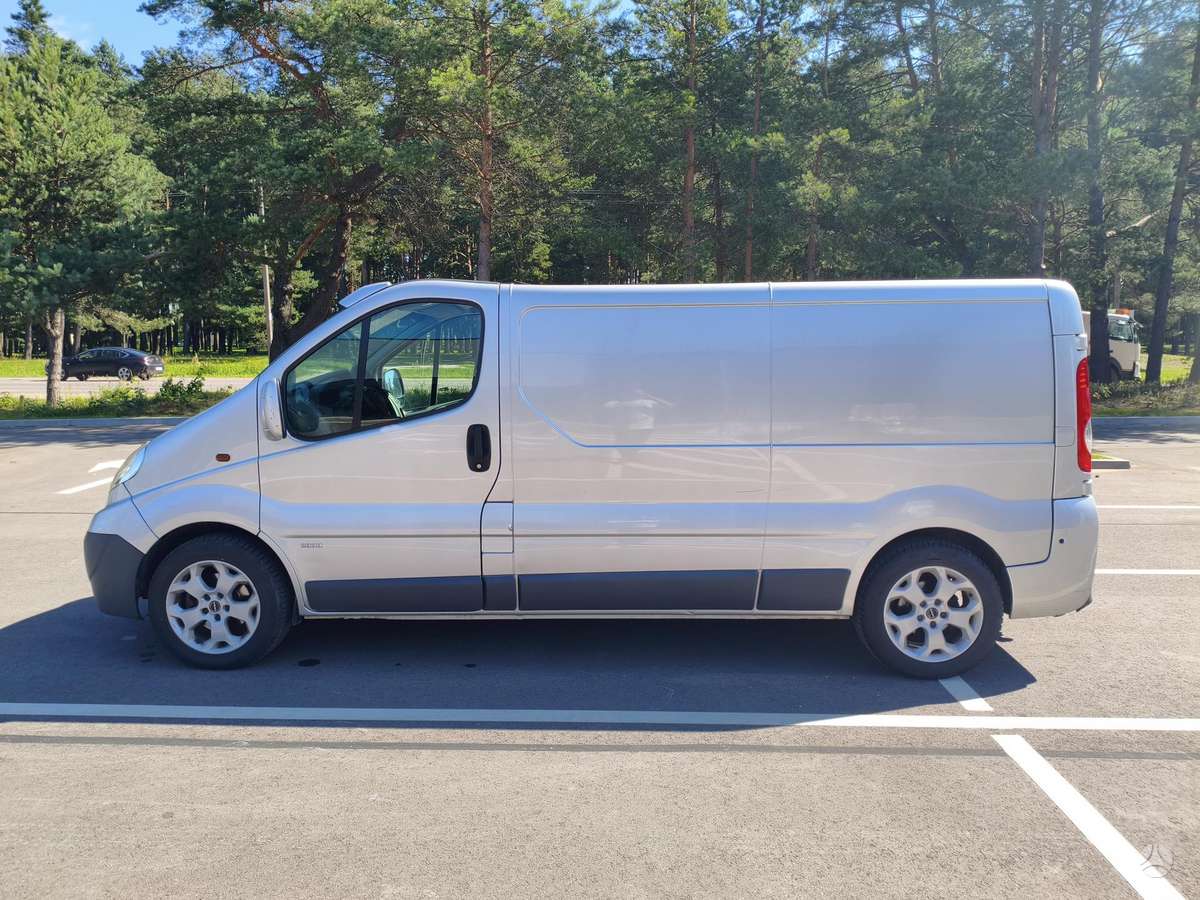 Opel Vivaro 2010 — photo 8