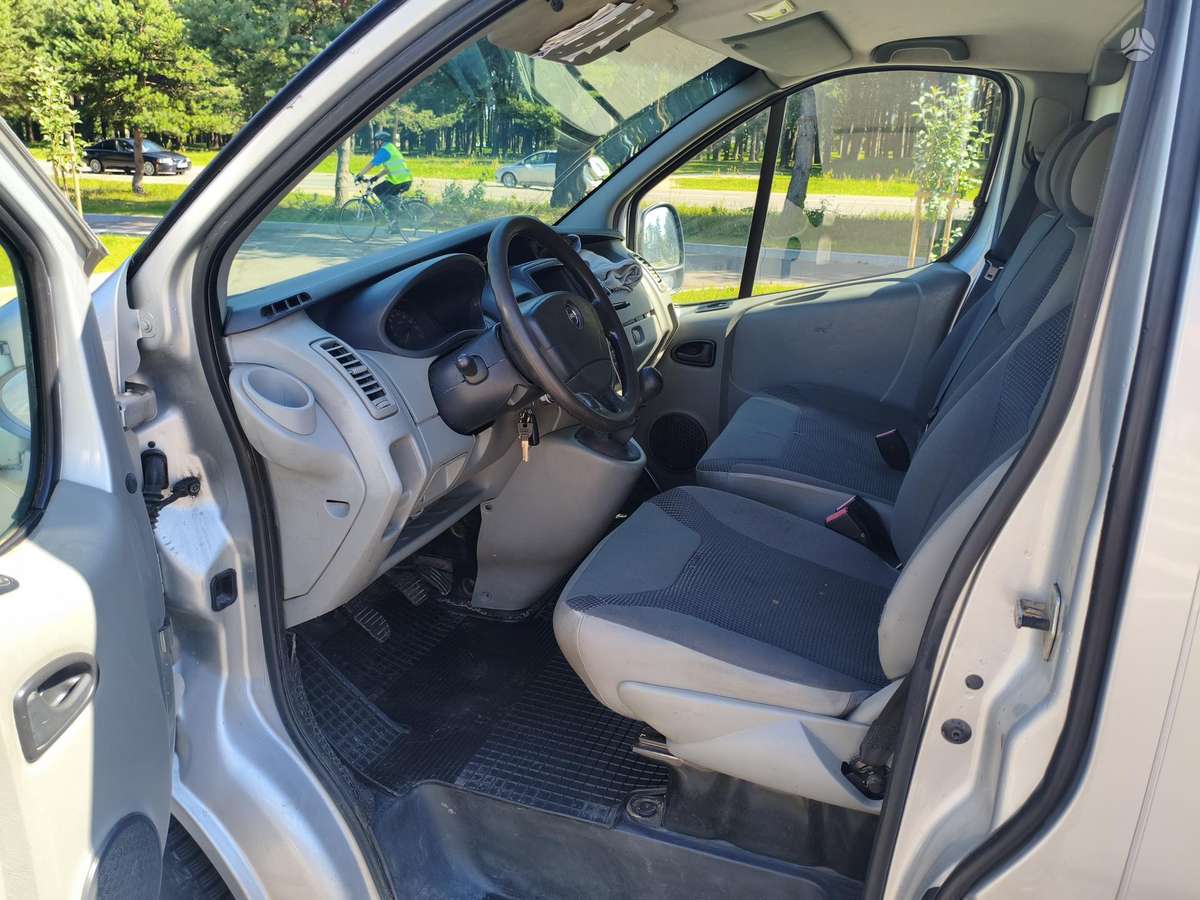 Opel Vivaro 2010 — photo 9