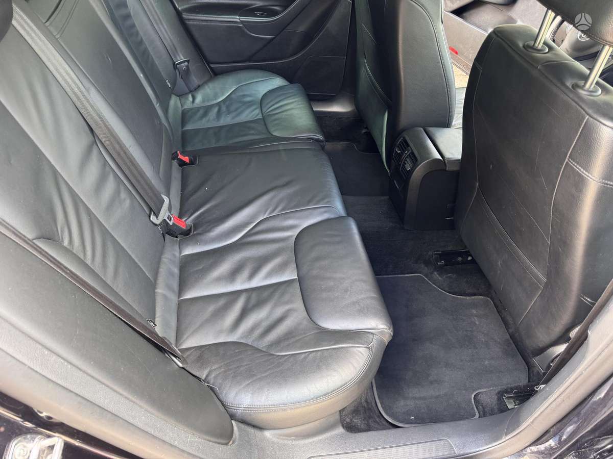 Volkswagen Passat 2010 — photo 14
