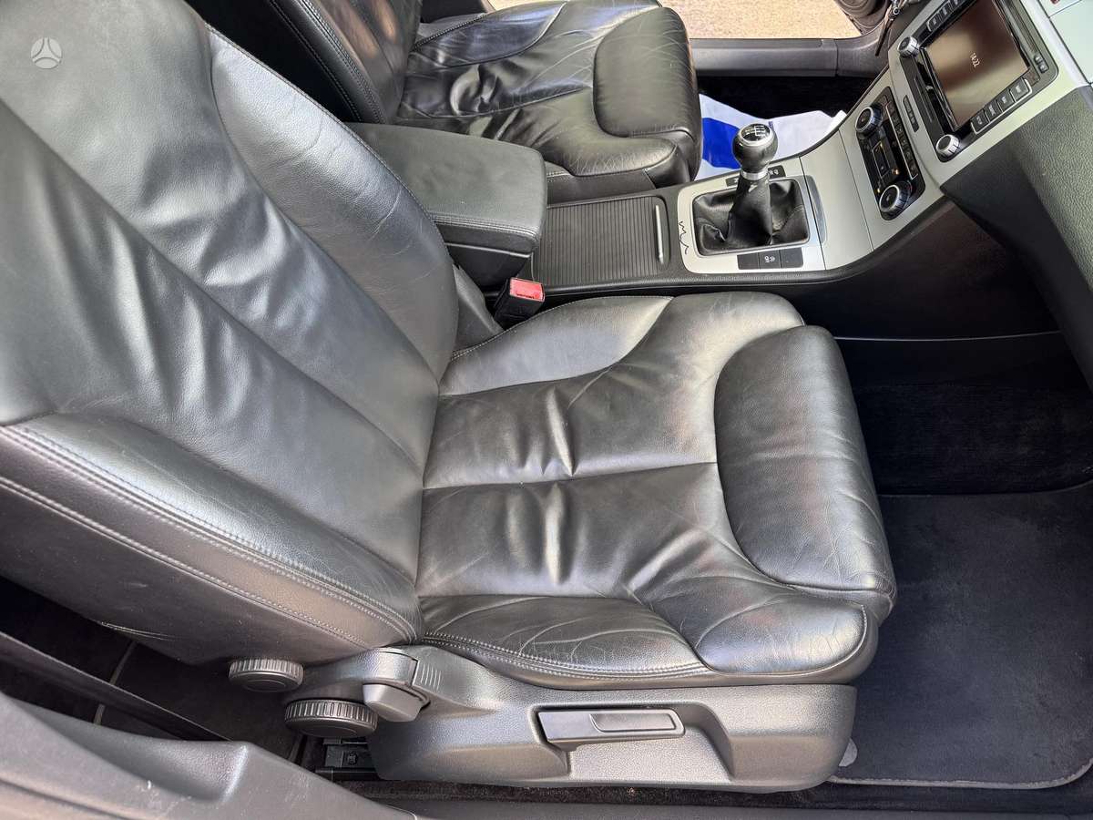 Volkswagen Passat 2010 — photo 15