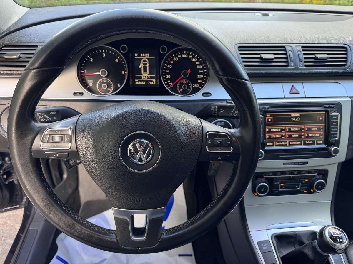 Volkswagen Passat 2010 — photo 17