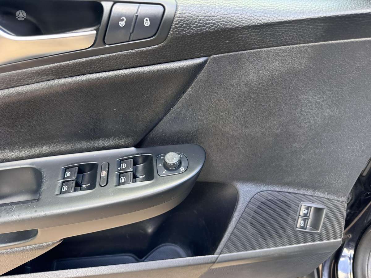 Volkswagen Passat 2010 — photo 20