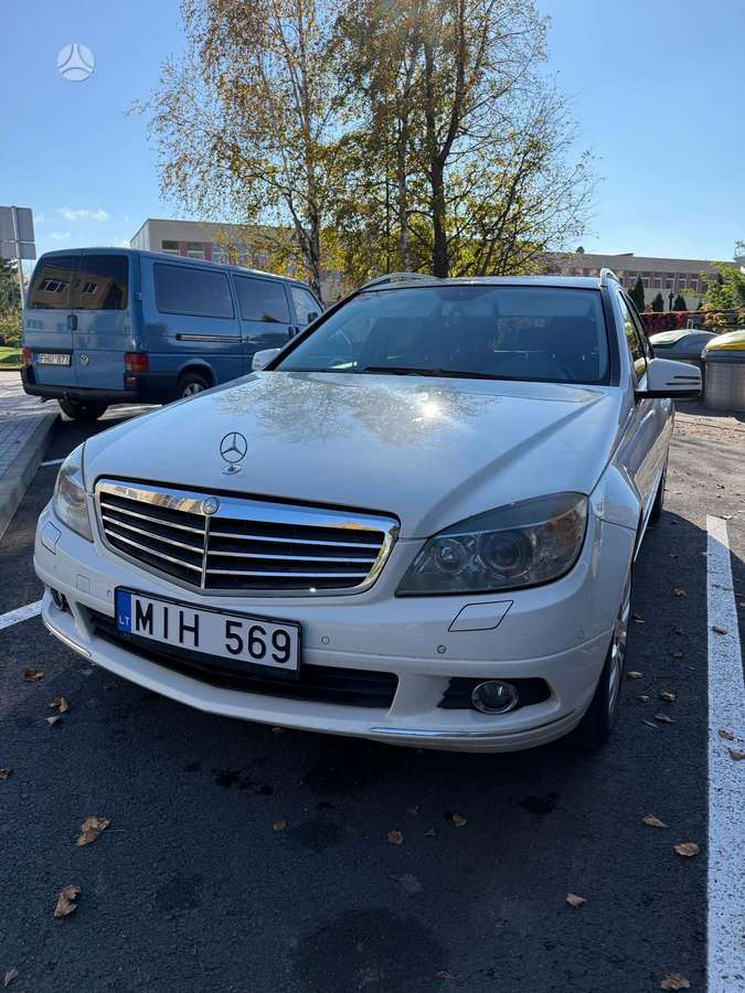 Mercedes-Benz C220 2009 — вигляд ззаду