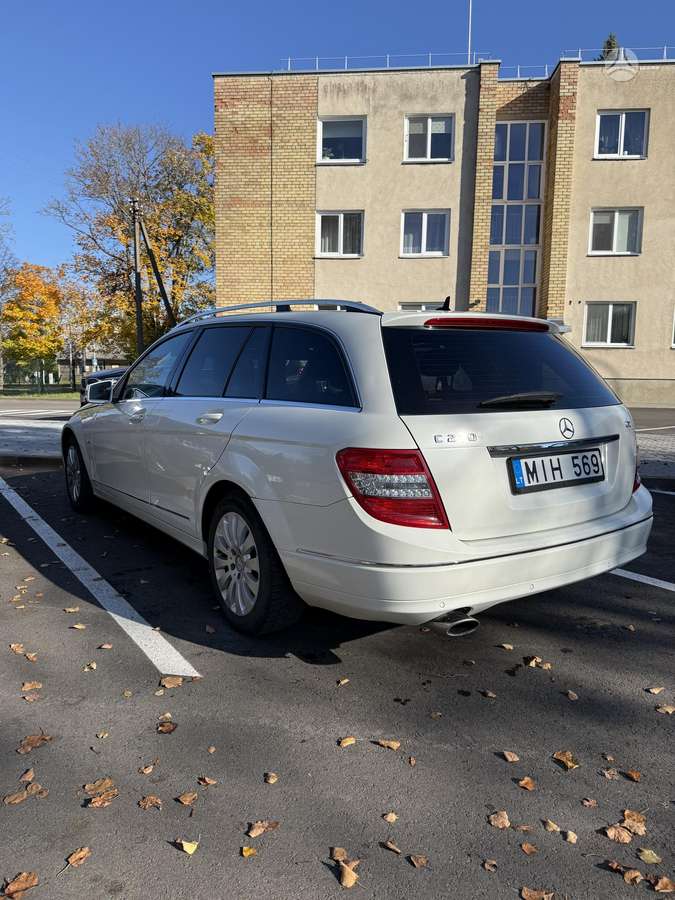 Mercedes-Benz C220 2009 — салон