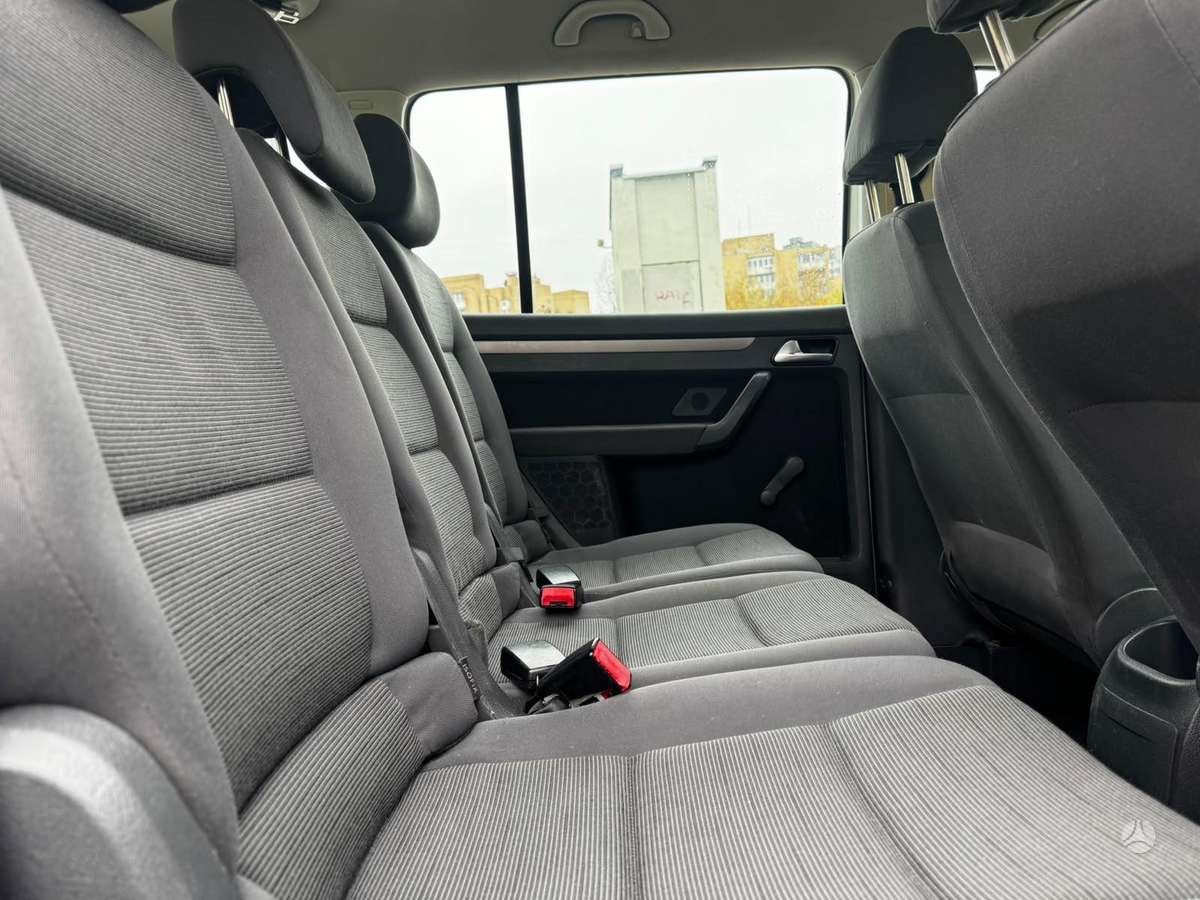 Volkswagen Touran 2011 — photo 10