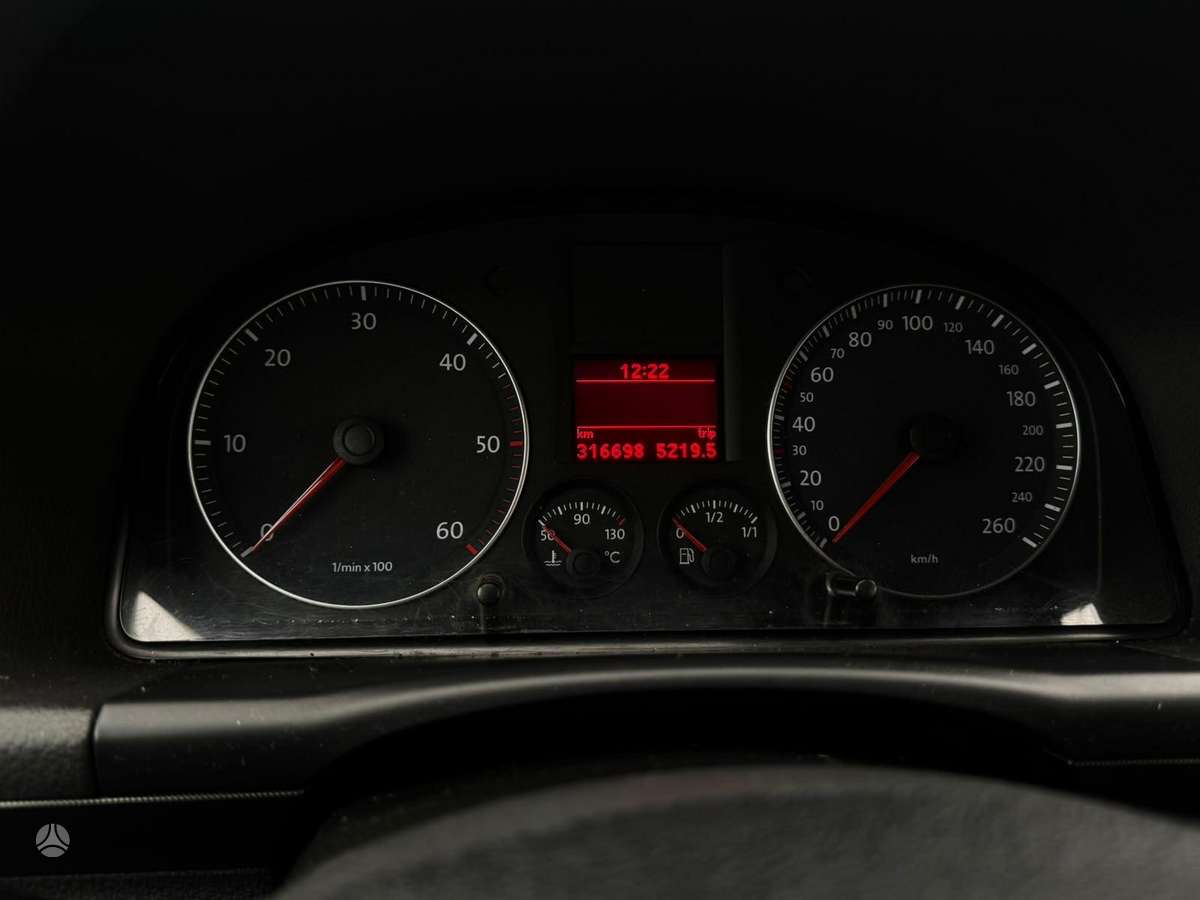 Volkswagen Touran 2011 — photo 12