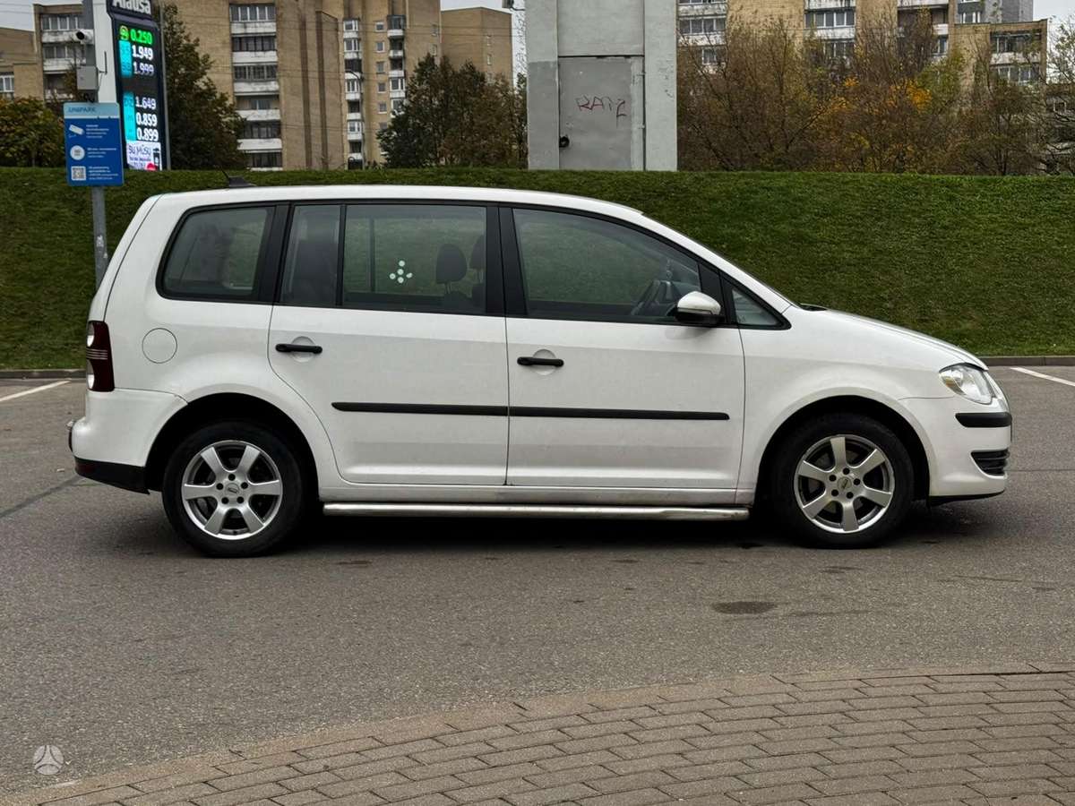 Volkswagen Touran 2011 — photo 6