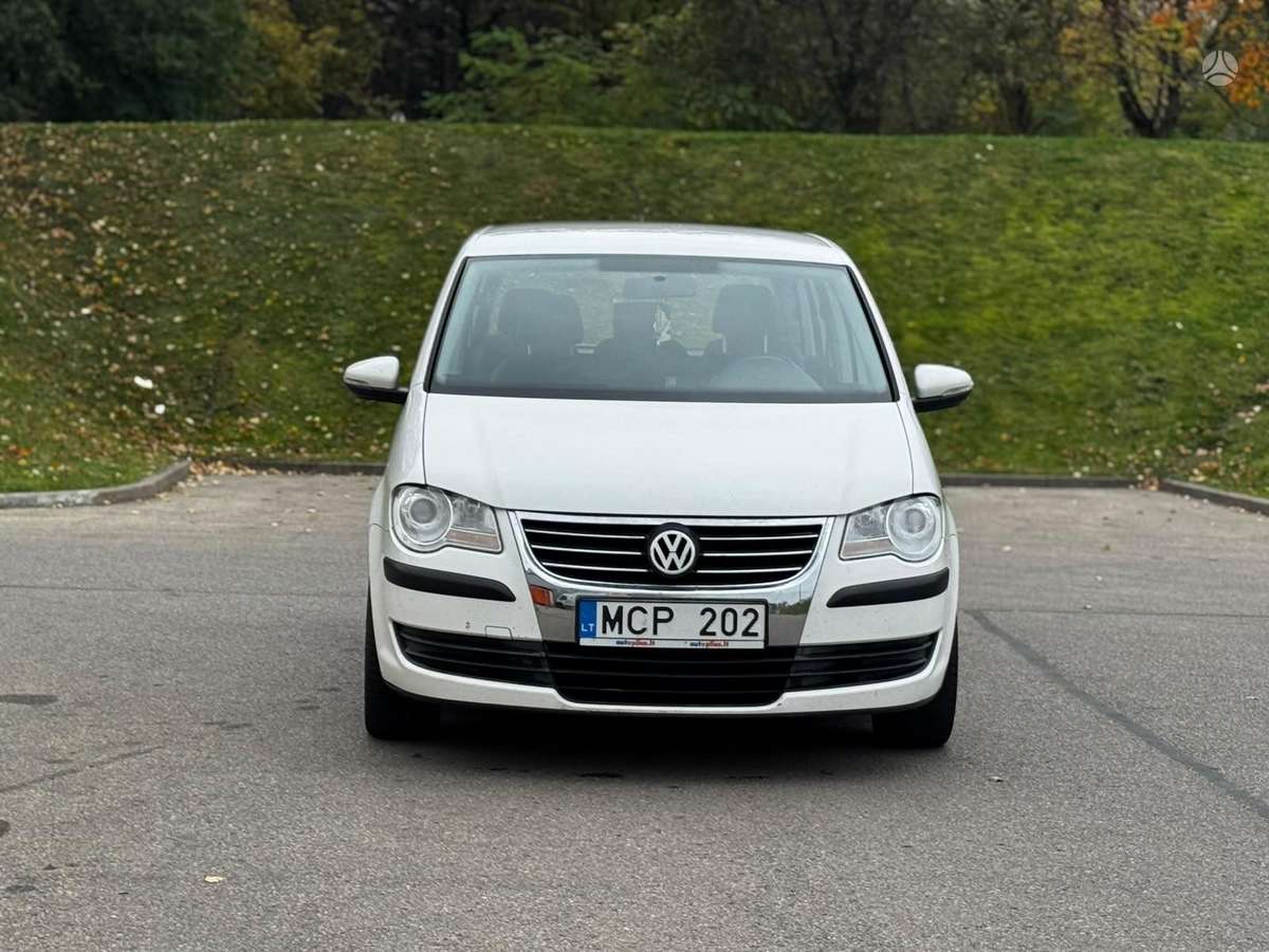 Volkswagen Touran 2011 — photo 8