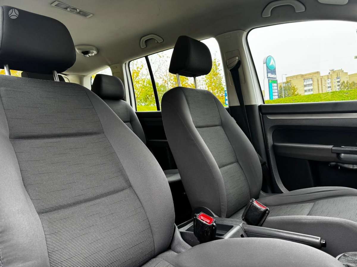 Volkswagen Touran 2011 — photo 9