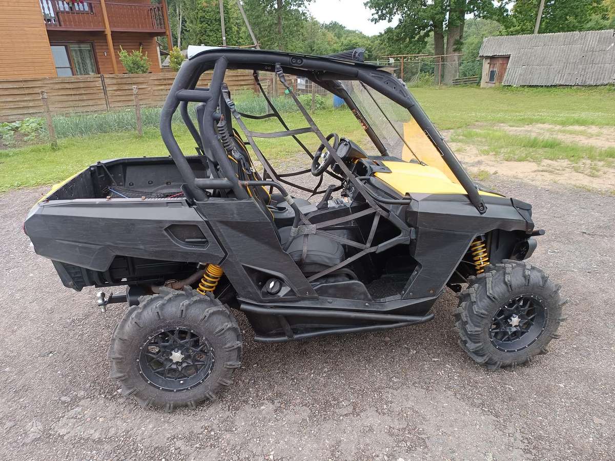Can-Am Commander 2012 — engine 1000 cm³, 83 HP (61kW)