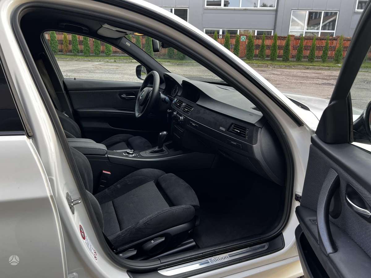 BMW 320 2010 — photo 10