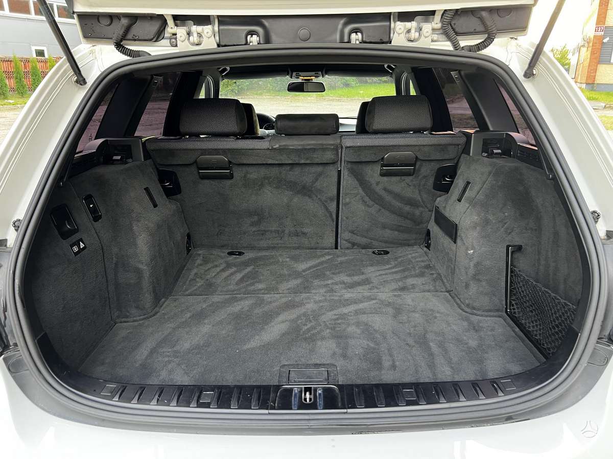 BMW 320 2010 — photo 12