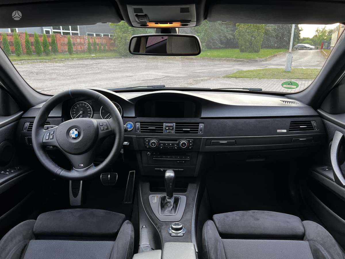 BMW 320 2010 — photo 13