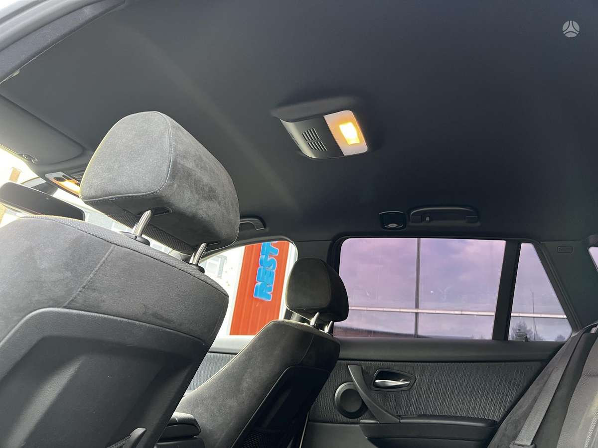 BMW 320 2010 — photo 14
