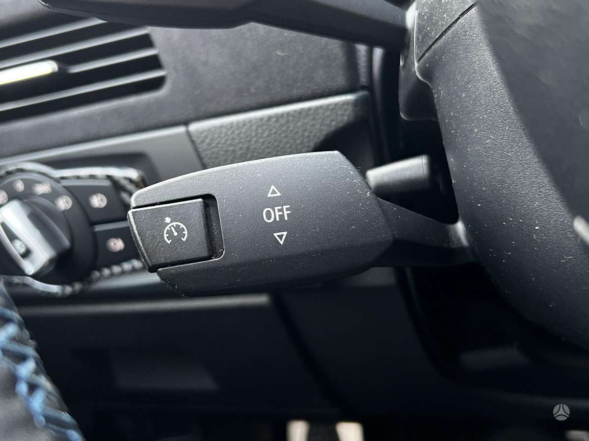 BMW 320 2010 — photo 16