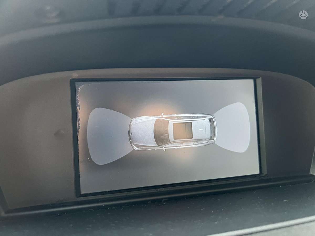 BMW 320 2010 — photo 21
