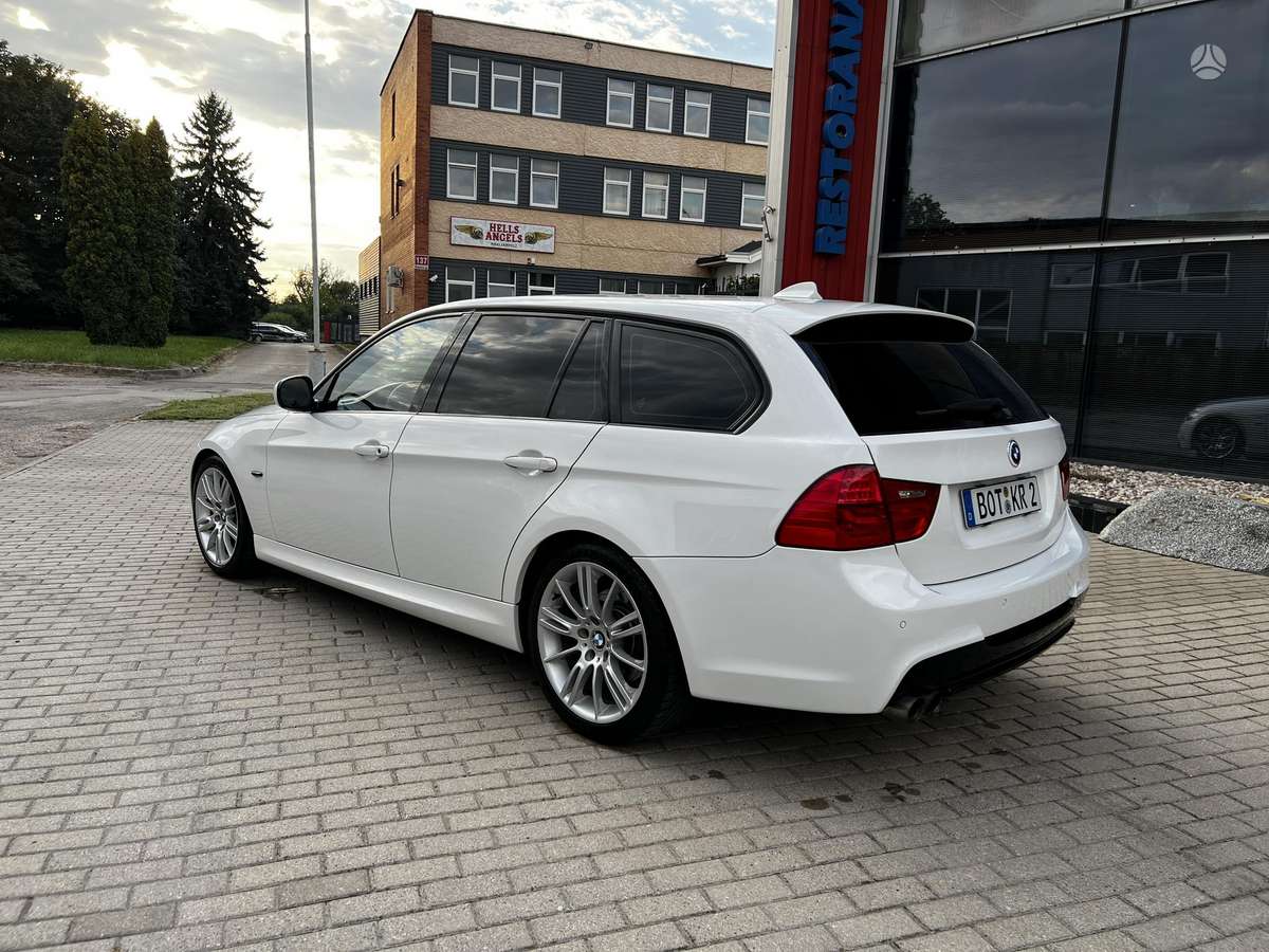 BMW 320 2010 — engine 2000 cm³, 184 HP (135kW)
