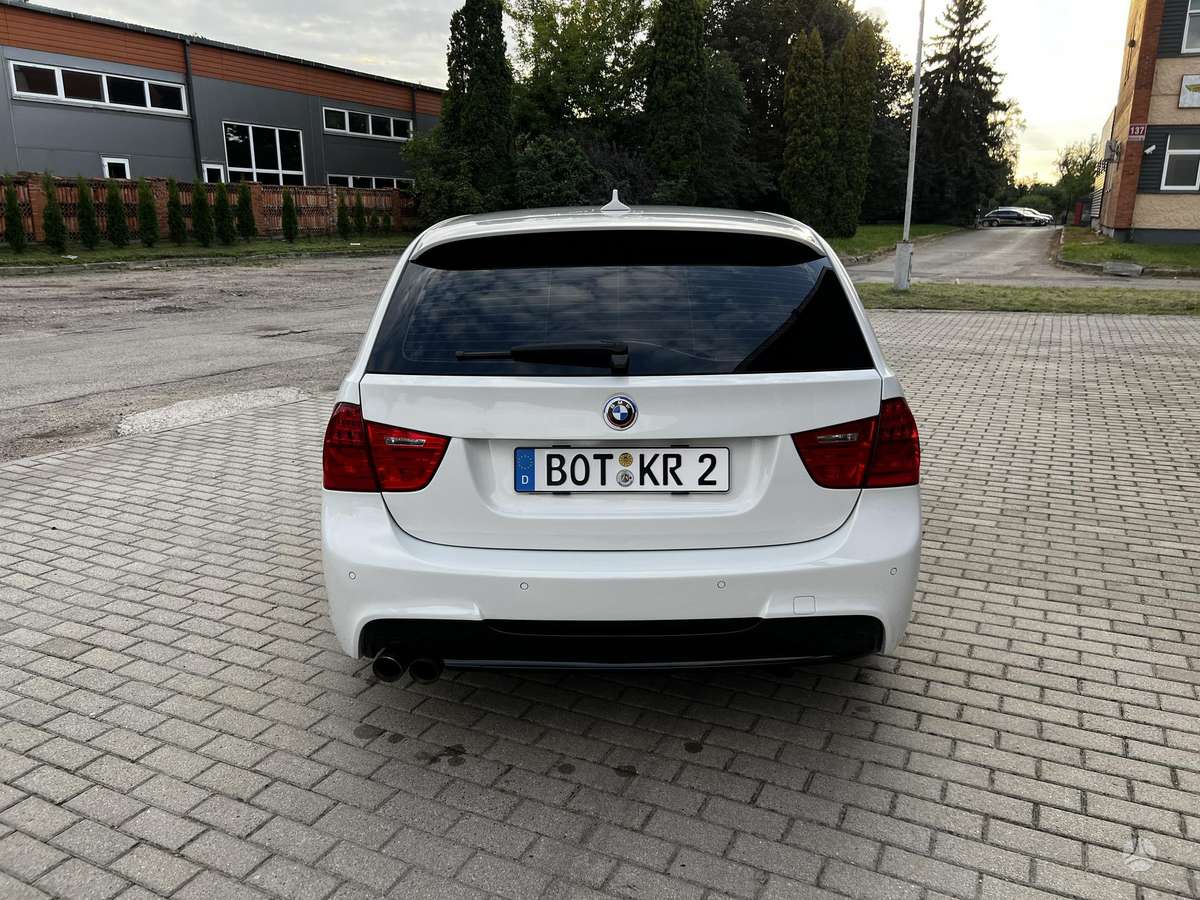BMW 320 2010 — photo 5