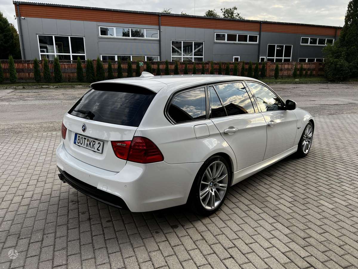 BMW 320 2010 — photo 6