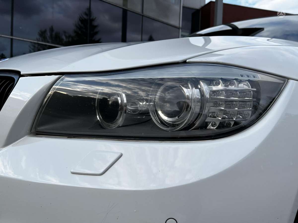 BMW 320 2010 — photo 7
