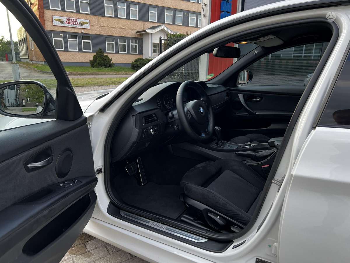 BMW 320 2010 — photo 8