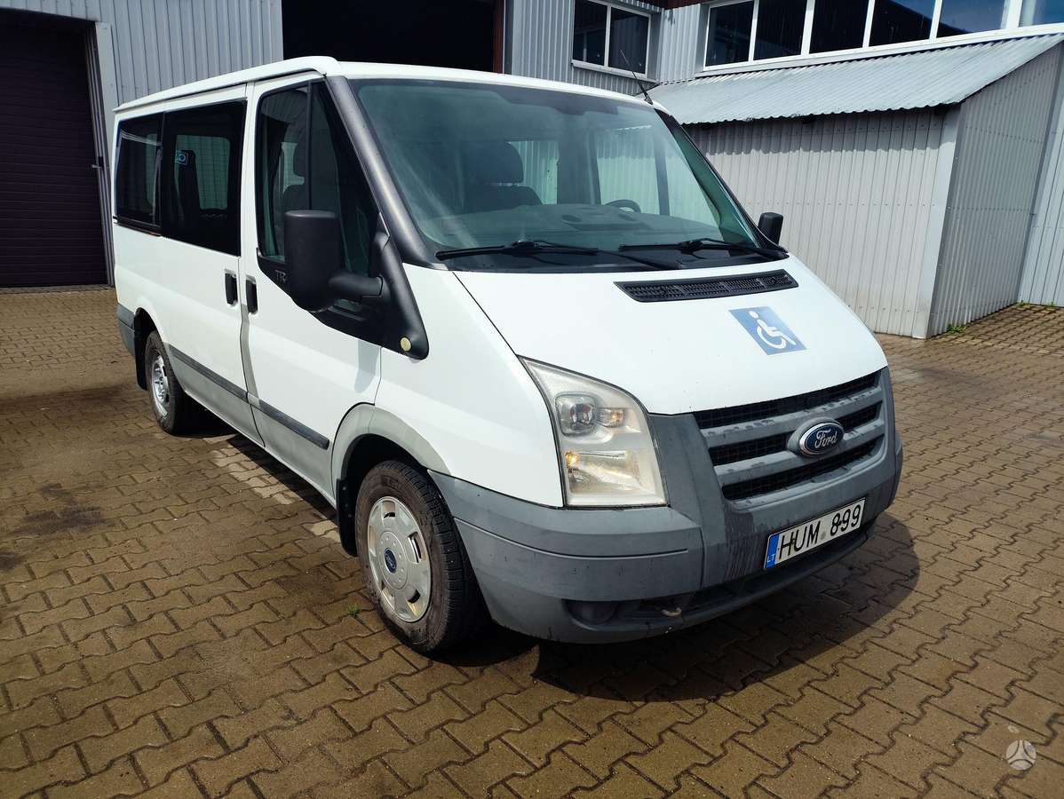 Ford Transit 2012 — вигляд ззаду
