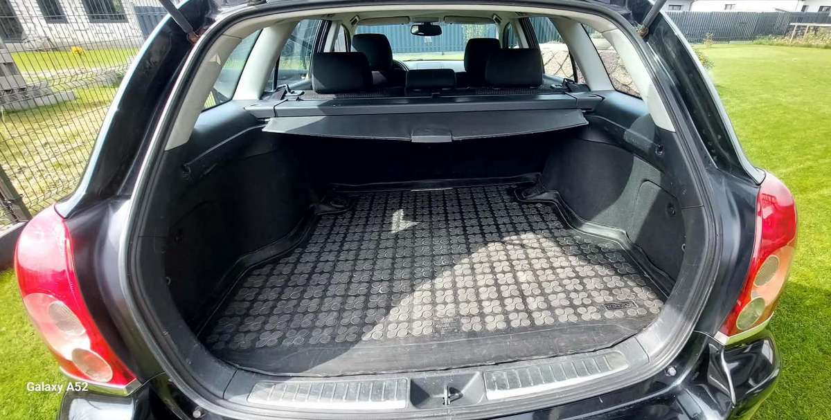 Toyota Avensis 2006 — interior