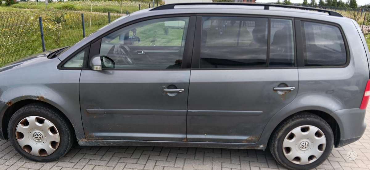 Volkswagen Touran 2006 — rear view