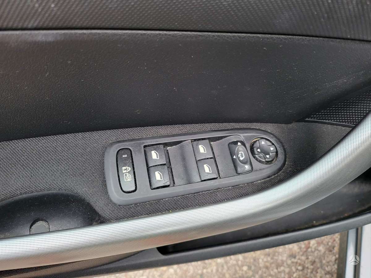 Peugeot 308 2008 — photo 14