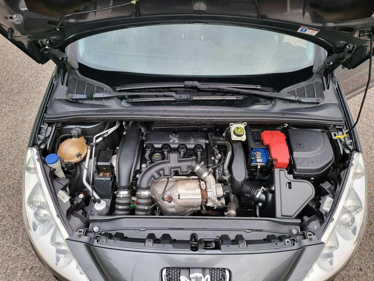 Peugeot 308 2008 — photo 21